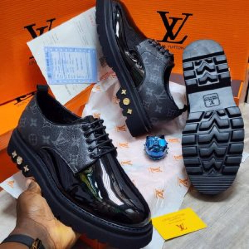 LOUIS VUITTON SHOE