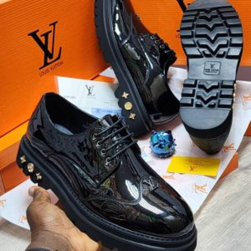 LOUIS VUITTON SHOE