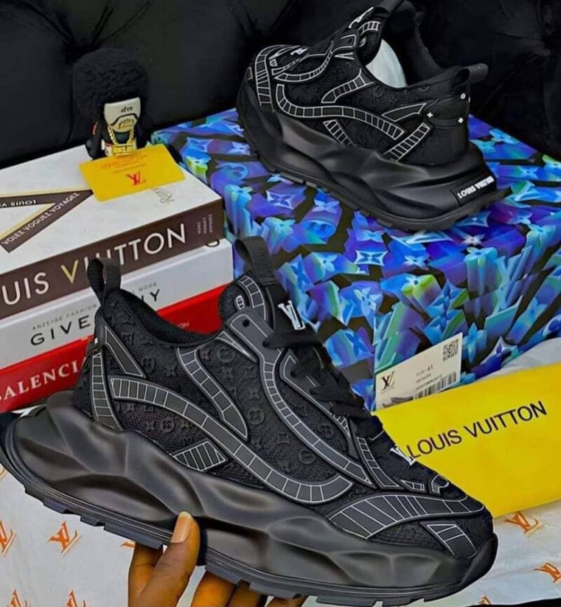 LOUIS VUITTON SNEAKERS