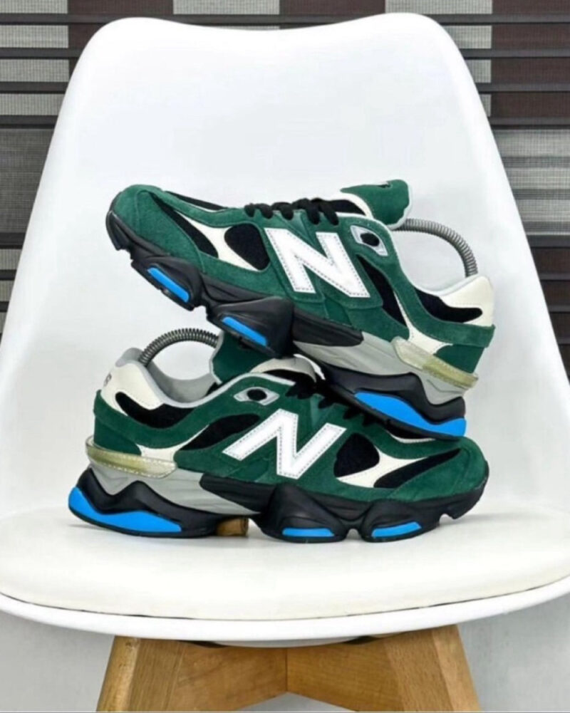 NEW BALANCE SNEAKERS