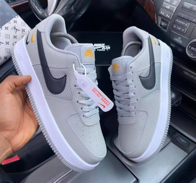 NIKE SNEAKERS