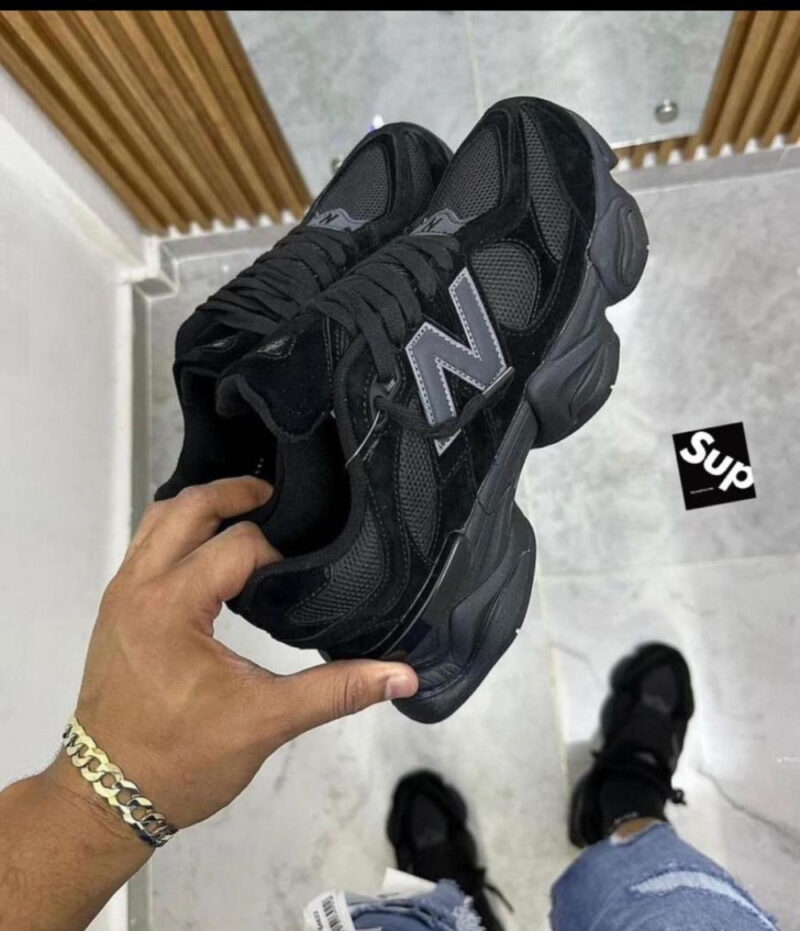 NEW BALANCE SNEAKERS
