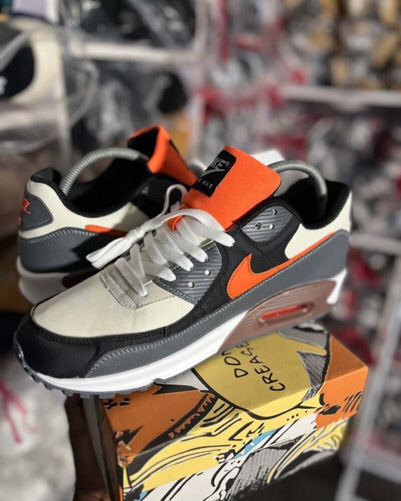 NIKE SNEAKERS