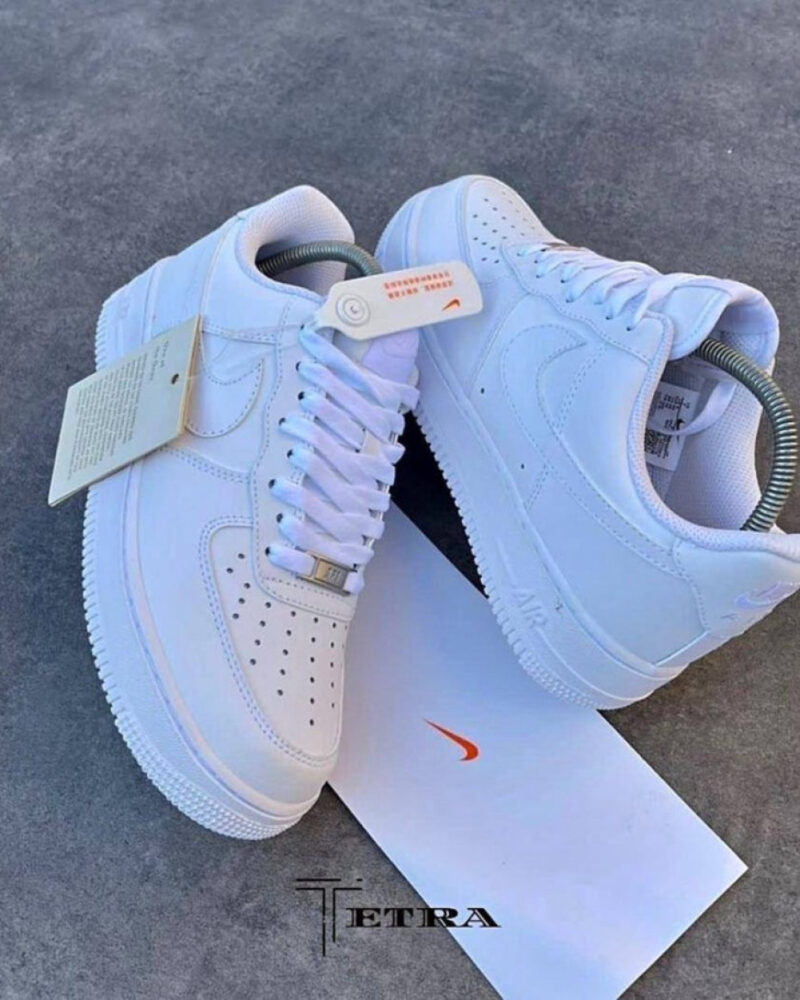 NIKE SNEAKERS