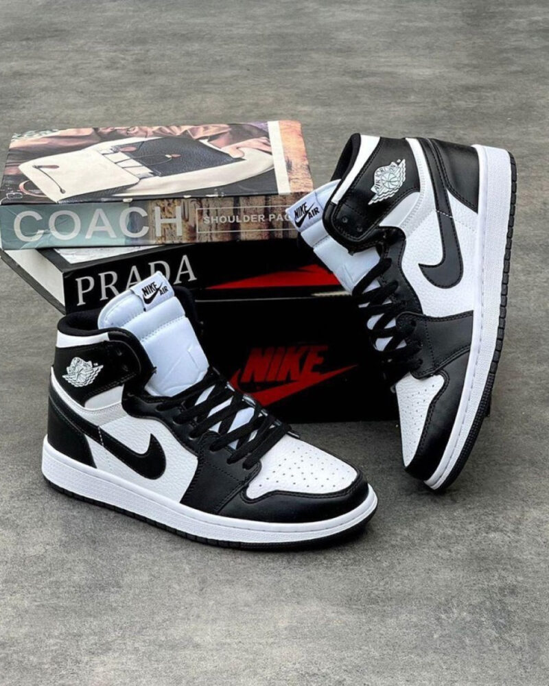 NIKE SNEAKERS