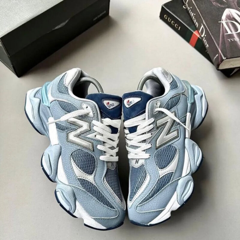 NEW BALANCE SNEAKERS